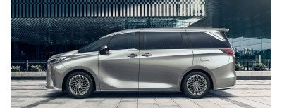 Lexus LM 500h (4 Chỗ)